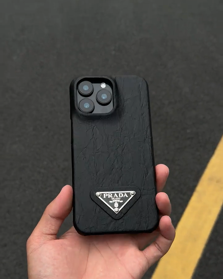 普拉達金屬立標皮質半包手機殼-ZUIHANG SHOP